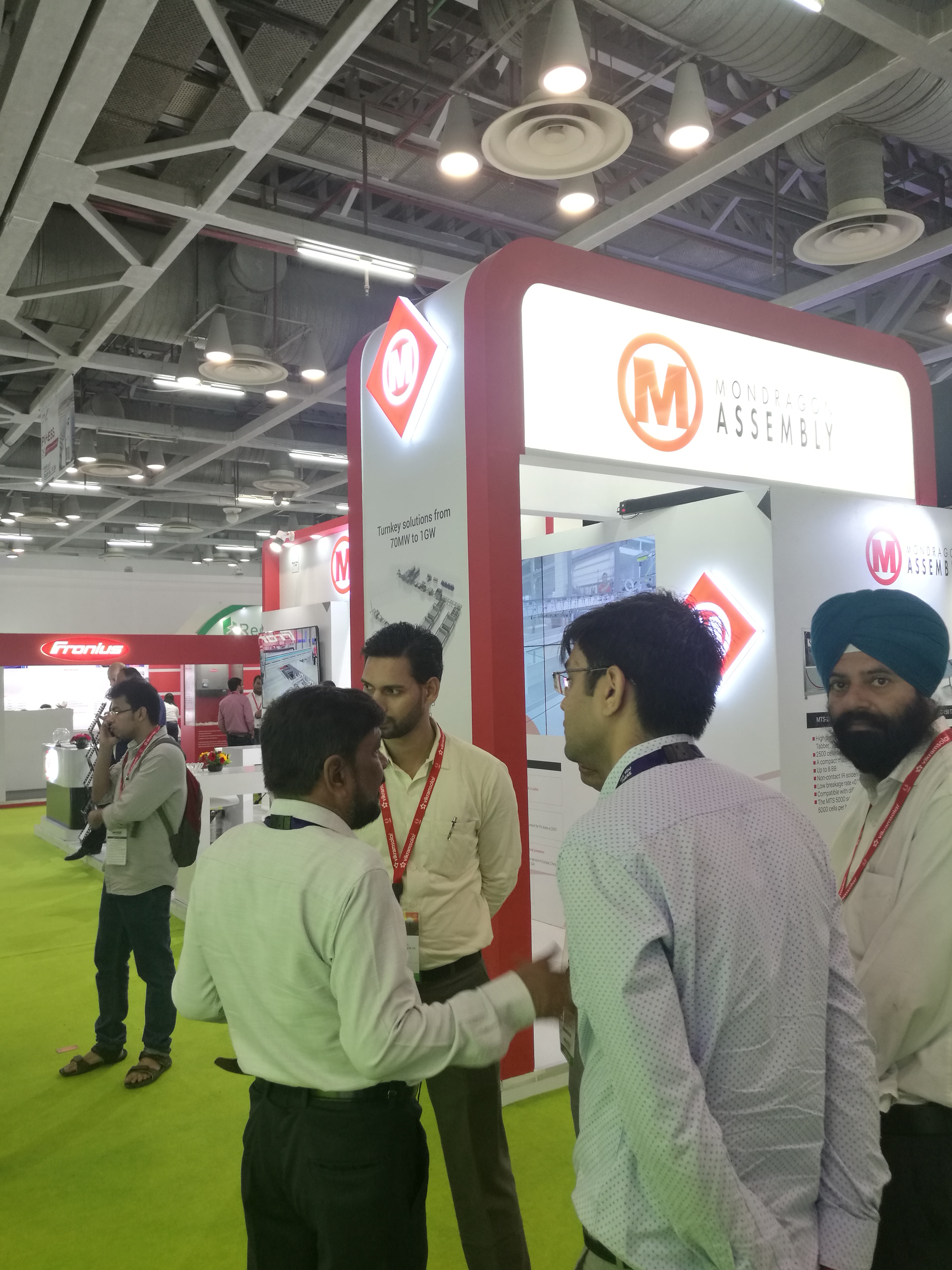 台湾客户考察江苏固尚新能源洽谈2MW支架项目